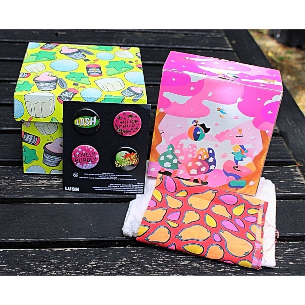 LUSH Cosmetics - 4 Statement Pins + 2 Knot Wraps + 2 Empty Boxes for Storage - Picture 2 of 6